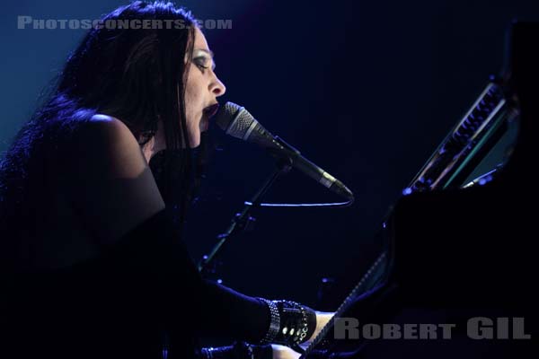 DIAMANDA GALAS - 2010-06-04 - PARIS - Espace Charlie Parker - Grande Halle - 